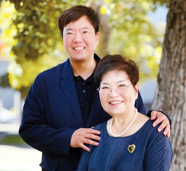 창업주 손영순 회장과 2세 경영자 김종현 대표